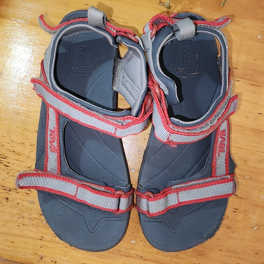 Youth Kid’s Teva Tanza Wild Dove Sandals Red Gray Size 2